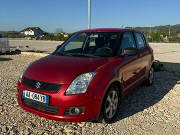Auto: Suzuki Swift Red