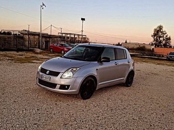 Auto: Suzuki Swift Grey