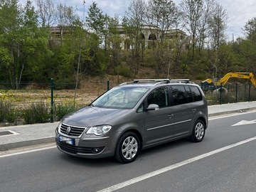 Cars: Volkswagen Touran 6+1 Automatic