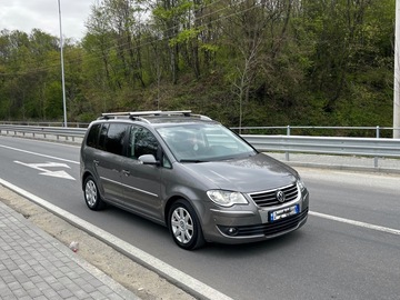 Cars: Volkswagen Touran 6+1 Automatic