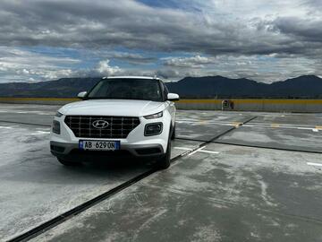 Cars: Hyundai Venue 26