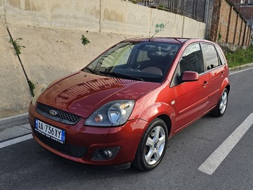Cars: Ford Fiesta Red
