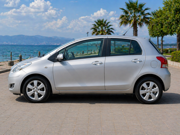 Cars: TOYOTA YARIS 212