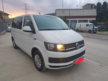 Cars: VW CARAVELLE 8 SEATS
