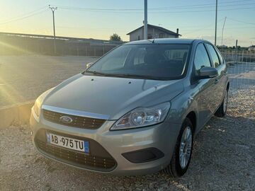Cars: Ford Focus Light Green