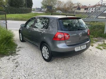 Makina: Rent a Volswagen Golf 5  car in Sarande
