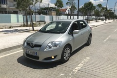 Auto: Toyota Auris manual 1