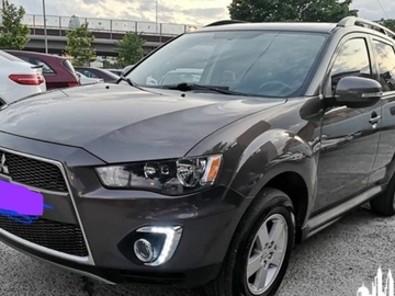Makina: mitsubishi outlander,7 seats 2013